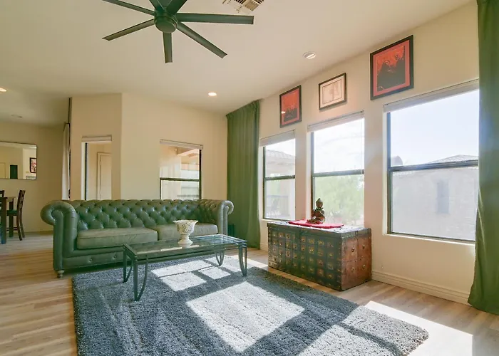 ~ 1 Mi To Desert Ridge Marketplace: Condo!