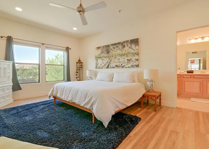~ 1 Mi To Desert Ridge Marketplace: Condo!
